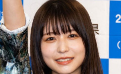 「細身なのに…」〝チラ見せ〟デート服の長濱ねるに「この角度と向きがいい」「目を奪われる」