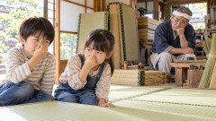 【悲報】新品の畳を見た子ども「くさい！」と鼻をつまむ…畳屋「世も末だ」日本の“畳離れ”が深刻に