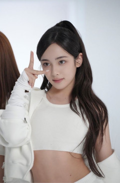 【画像】K-POPにとんでもない美女が現れ業界が騒然wwwwwwwww
