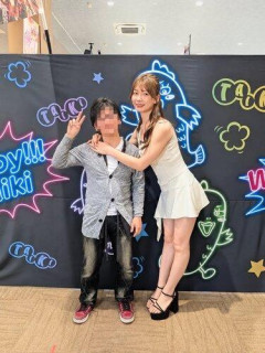 【画像】🤓「瀬戸環奈と写真撮れた！」→結果