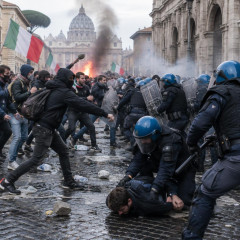 イタリアでもデモ、一部暴徒化し警察と衝突 多数拘束   |  日本も暴れる時が来たな