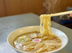 【悲報】ラーメン屋で写真撮ってたら後ろで待ってる客に舌打ちされたんやが