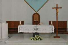 【悲報】エクアドルの神父さん、説法中に十字架に押しつぶされ死んでしまう・・・・・・・・・