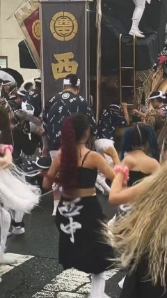 【動画】南大阪のスラム街のだんじり、ガチでレベチwwwwww山車の周りでギャルが踊り狂う