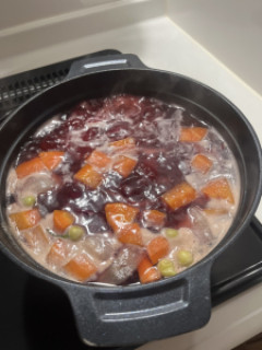 カレー作ってるんやがなんかすごい色してる