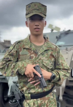 【画像】自衛隊の9mm拳銃　あまりにもダサすぎるｗｗｗｗ