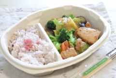 【至急】『ナッシュの冷凍弁当』食ってるやつ、あれ美味いんか？