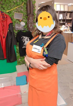 【画像】こんなお●ぱいでペットショップ店員はずるいでしょ