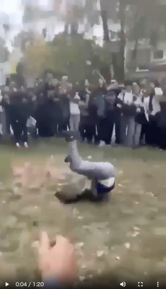 【動画】陽キャ、バク転したあとブレイクダンスを決めて学校生活の有終の美を華麗に飾る