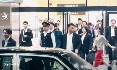 【悲報】 京都駅に到着した佳子さまの前を堂々と通りすぎてく京都人が炎上「これ包丁持ってたら余裕で刺されてるけどマジで何してるんや？」