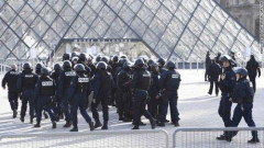 【悲報】フランス警察さん、ルーブル美術館を徹底守備で固めてしまうｗｗｗｗｗｗｗｗｗｗ