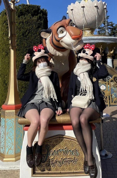 JKさん、ディズニーで太ももを晒してしまうｗｗｗｗ （※画像あり）