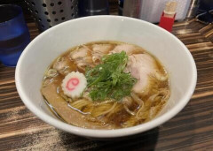 【衝撃】デニーズの2500円ラーメンを酷評したリュウジ氏、公式から直々に『反撃』されてしまうｗｗｗｗ