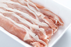 【議論】お前ら家でしゃぶしゃぶや鍋するとき、スーパーの肉パックのまま出す？それとも皿に移し替える？