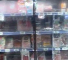 フランスの暴動デモ、何故かスーパーのハムは盗まれずに済んだ模様…🧐