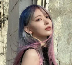 【画像】宮脇咲良、ライブ中に谷間を見せつけて給水wwwwwww
