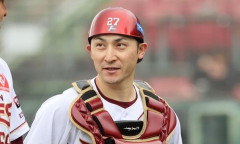 楽天・伊藤光に異例の戦力外通告…FA加入から1年で、今季22試合の出場にとどまる