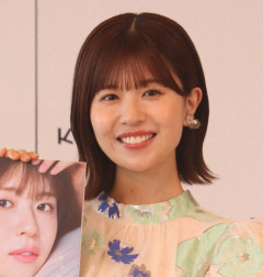 “憧れ”と対面！9年前の未使用握手券を見せ…松田好花が号泣「お守りで…」本人もらい泣き「うれしい」