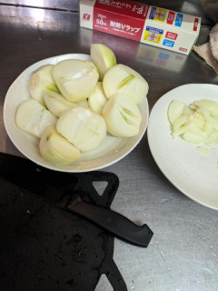 【画像】玉ねぎをじっくり炒めてカレーを作った結果ｗｗｗｗ