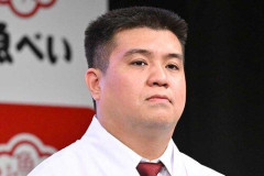 【悲報】ジェラードンの角刈り、普通のおっさんになる