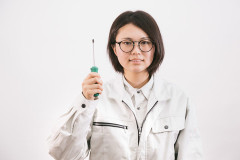 【笑劇】買った指定席に座ろうとしたら、そこに鎮座してたのは『カニ』。まさか俺が席を間違えたのかと何度確認しても間違ってない。隣のオッサンの物でもないと言う。どかして座ると