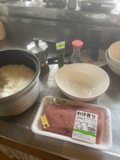 今からマグロ丼作る