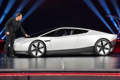 中国メディア 「空飛ぶテスラ」が中国車メーカーに突きつけた課題とは？ ［10/19］