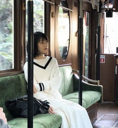 【画像】浜辺美波ちゃんの膝枕、安眠できそう