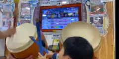 太鼓の達人をプレイ中に、子供に乱入されてパーフェクト失敗する動画が話題に・・・これを見ても「子供のすることだから・・・」で済ませられる？