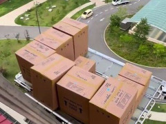 柵のない台に「割れ物」の箱まで積んで9階から降ろす、韓国の引っ越しリフト【海外の反応】