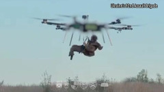 ウクライナ軍、「世界初」大型ドローンで空から負傷兵1人の救出に成功！