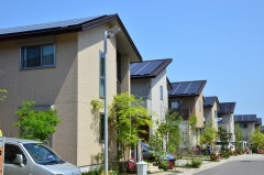 【家を建てる時】グラスウールよりも吹き付け断熱の方がいいのかな？冬はたまに10センチくらい雪が積もる地域なんだ。