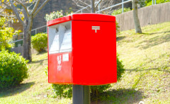 ワイ、本社行きの書類を昼飯買うついでに寄ったコンビニのポストに投函して詰められる