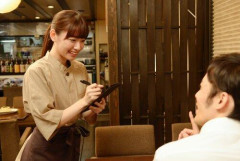 【悲報】飯屋ぼく「オーダーしてから30分ほど待っているのですが」店員「すぐ確認します！」