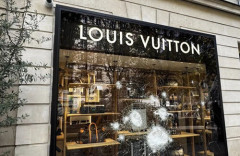 【動画】フランスの暴徒「ルイ・ヴィトンで強奪じゃあああ！」 → 最強の強化ガラスに敗北ｗｗｗｗ