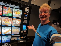 外国人「ノルウェーに引っ越したくなった」Ericsurf6がホテルの自販機を紹介してる