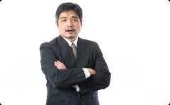 部長「この会社にクーラーを買うという発想はない。皆の知恵と工夫と体力で乗り切るんだ」社長「あんたの給料減らせば済むじゃない」