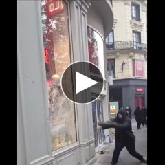 【悲報】🇫🇷ユニクロさん、襲撃されるｗｗｗｗｗｗｗｗｗｗ