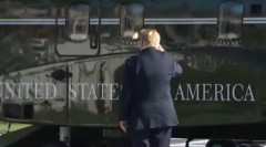 トランプ大統領、誰もいない方向に向けて軍隊式の敬礼…老年痴呆か？！