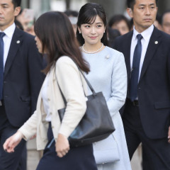 佳子さまの前を横切る女性、一瞬の隙だったが… “警備の甘さ”に「SP何やってんの？」波紋広がる   |  女がどうこうじゃなく