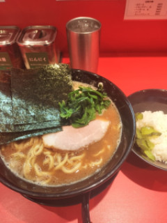 久々に家系ラーメン食ってきたんやが