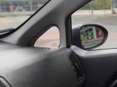 【気持ちいい】 駐車場に車をとめていた。ちょっとマッサージでもしようかな → こんなマシーンがあるんです…