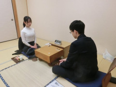 【朗報】女流棋士、お乳がパンパンすぎる(画像あり)