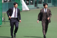 阪神戦力外…「あかんジンとくる」　“正装”が物語る別れ、虎党止まらぬ「爆泣き」