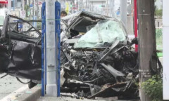 【動画】トラックの運転手、自動操縦だと勘違いして逝ってしまう...