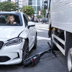 ちゃんみなさん運転の乗用車が電動キックボードやトラックに接触する事故 東京・渋谷区の交差点 けが人なし   #速報 |  • 読み方: おともない (Otomonai)