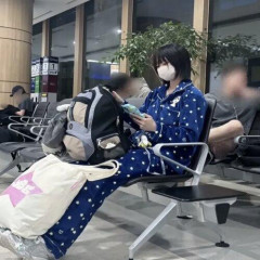 【画像】アノちゃん、一般人の中にいても即バレする圧倒的可愛いオーラ