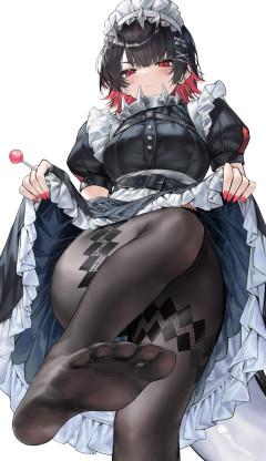 【画像】メイドちゃん「・・・スカート覗こうとすんな💢」げしげし