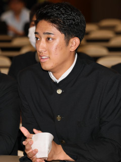 【衝撃】横浜・織田翔希さん、米国挑戦を表明していたのに巨人に単独で強行1位指名されてしまうwwwwwwwwww