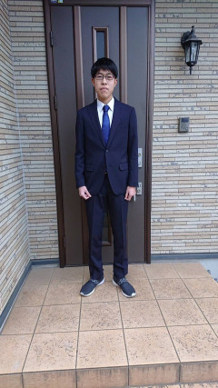 【画像】チーズ牛丼、筋トレと服装を変えてもはや別人になるwwwwwwwww